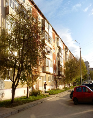 СТАРТОВАЛО ВЕСЕННЕЕ ПРОМЕТАНИЕ КРЫШ МНОГОКВАРТИРНЫХ ДОМОВ