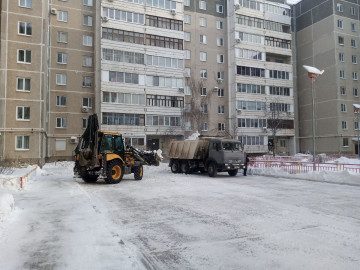 ПОЛНЫМ ХОДОМ ИДЕТ ВЫВОЗ СНЕГА С ПРИДОМОВЫХ ТЕРРИТОРИЙ