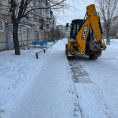 ДВОРНИКИ И ТЕХНИКА С РАННЕГО УТРА ПРИСТУПИЛИ К ЛИКВИДАЦИИ СНЕГА, КОТОРЫЙ НАПАДАЛ ЗА ВЧЕРАШНИЙ ДЕНЬ И СЕГОДНЯШНЮЮ НОЧЬ