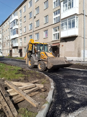 БОЛЬШОЙ РЕМОНТ ИДЕТ ВО ДВОРЕ ДОМА № 49 ПО УЛИЦЕ АЛЮМИНИЕВОЙ