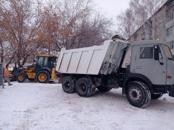КУДЕЗ ПРИСТУПИЛО К ВЫВОЗУ СНЕГА ИЗ ДВОРОВ