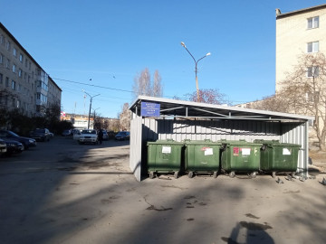 В СИНАРКЕ СТАЛО НА ОДНУ ОТРЕМОНТИРОВАННУЮ КОНТЕЙНЕРНУЮ  ПЛОЩАДКУ БОЛЬШЕ
